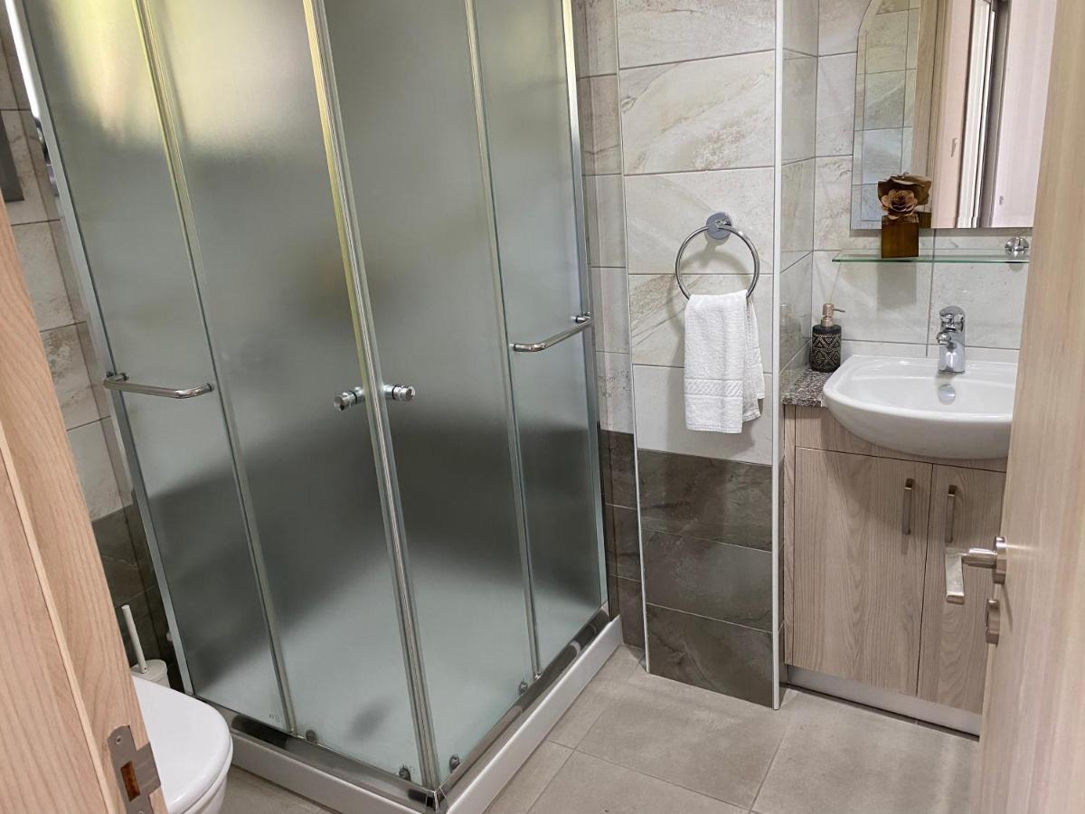 Modern City Center Apartment Saripolou 2 Limassol Kültér fotó